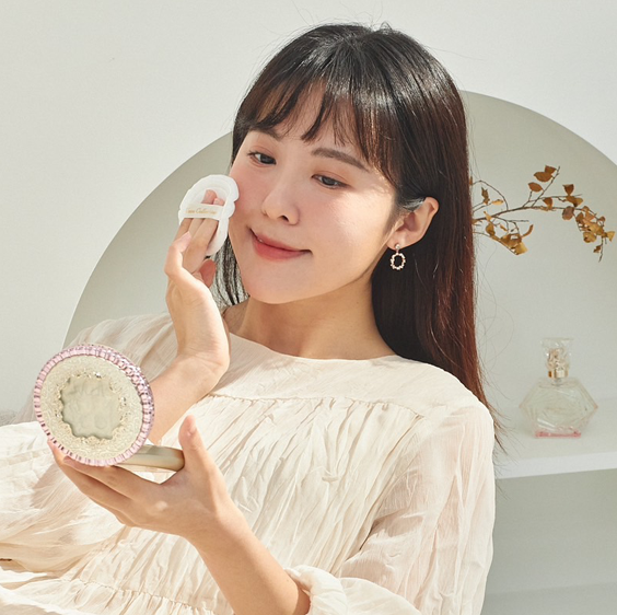 長芳 - Kanebo每年底推出的米蘭系列
總是擄獲眾多女孩們的心