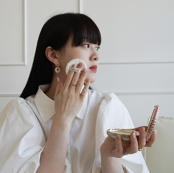 華 - 佳麗寶的米蘭系列在每年底都會推出的米蘭蜜粉餅實在太美啦～